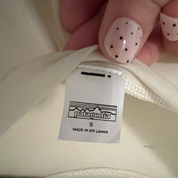 NWT Patagonia Women's Glorya twist Cream Cap-Sleeve Tank Top size S (B109) - Picture 3 of 6